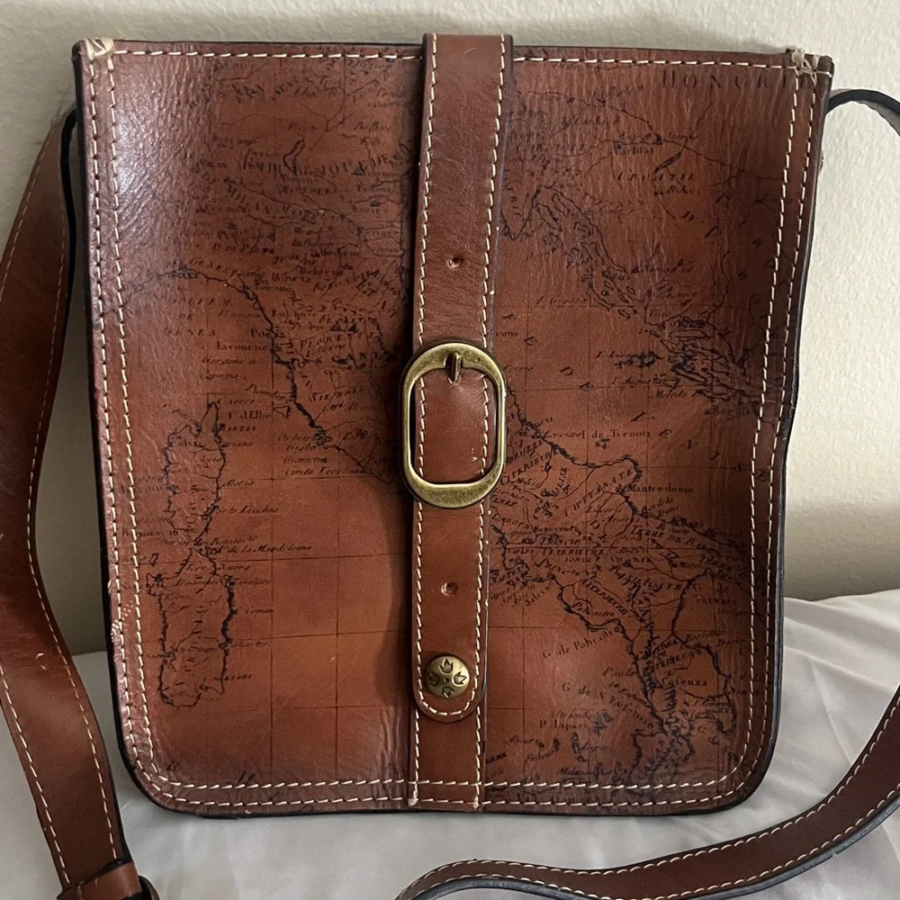 Patricia Nash NWOT Venezia Signature Map Print Crossbody - Picture 2 of 6